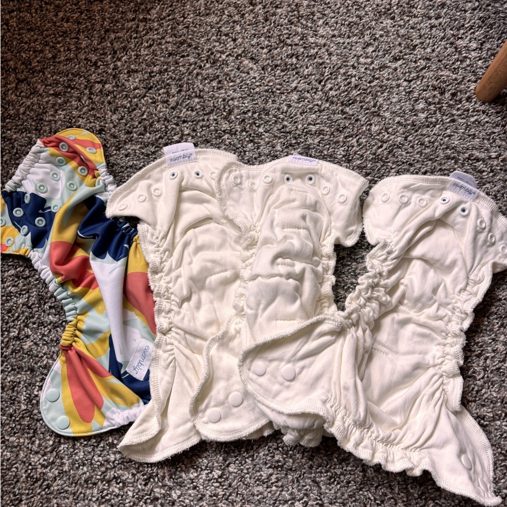 Esembly Cloth Diaper Set With Outer Diaper and Powder Wash